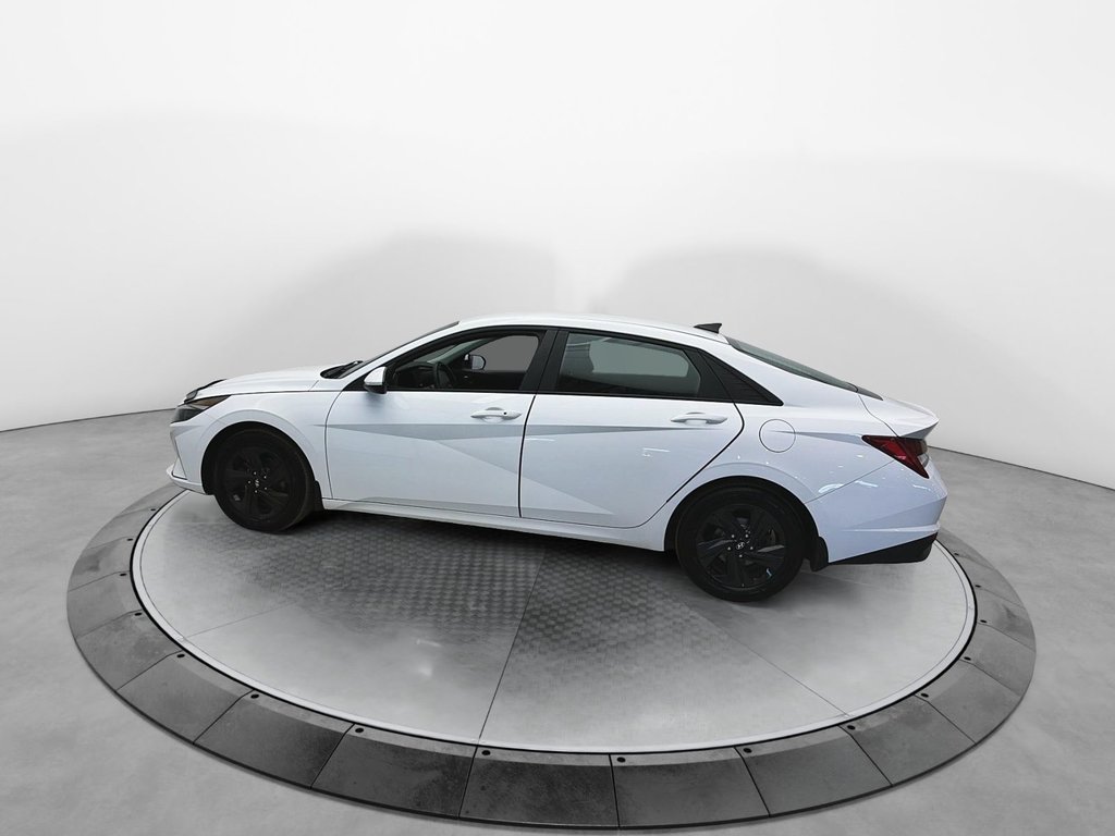 2022 Hyundai Elantra Hybrid in Jonquière, Quebec - 5 - w1024h768px