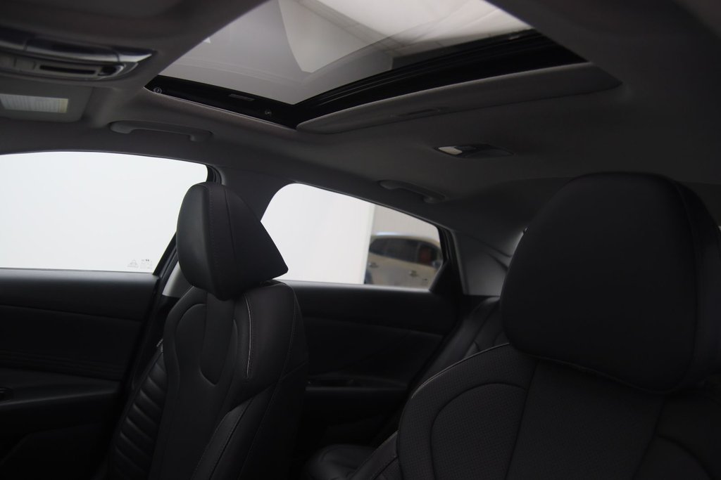 Hyundai Elantra Hybrid Luxury 2023 à Chicoutimi, Québec - 8 - w1024h768px