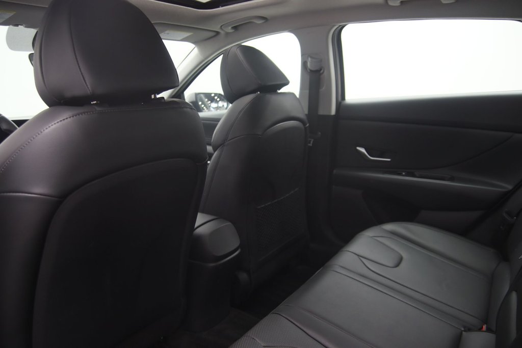 Hyundai Elantra Hybrid Luxury 2023 à Chicoutimi, Québec - 9 - w1024h768px