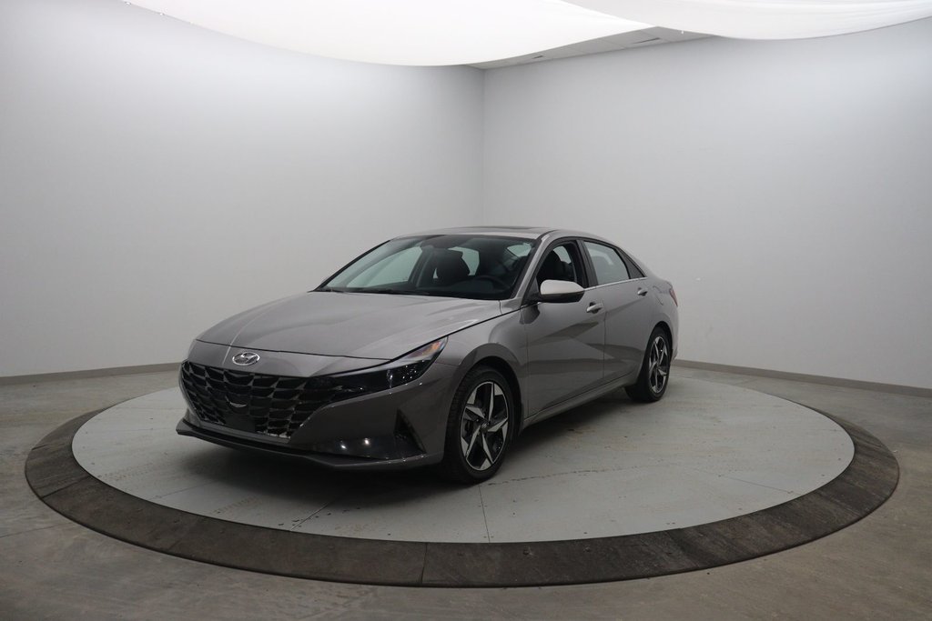 Hyundai Elantra Hybrid Luxury 2023 à Chicoutimi, Québec - 1 - w1024h768px