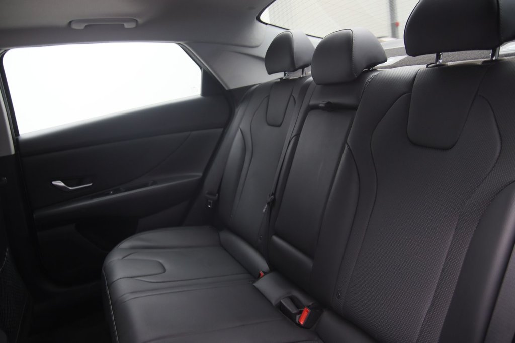 Hyundai Elantra Hybrid Luxury 2023 à Chicoutimi, Québec - 10 - w1024h768px