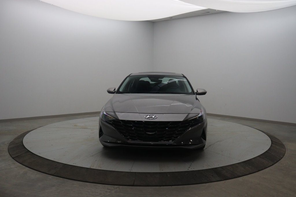 Hyundai Elantra Hybrid Luxury 2023 à Chicoutimi, Québec - 2 - w1024h768px