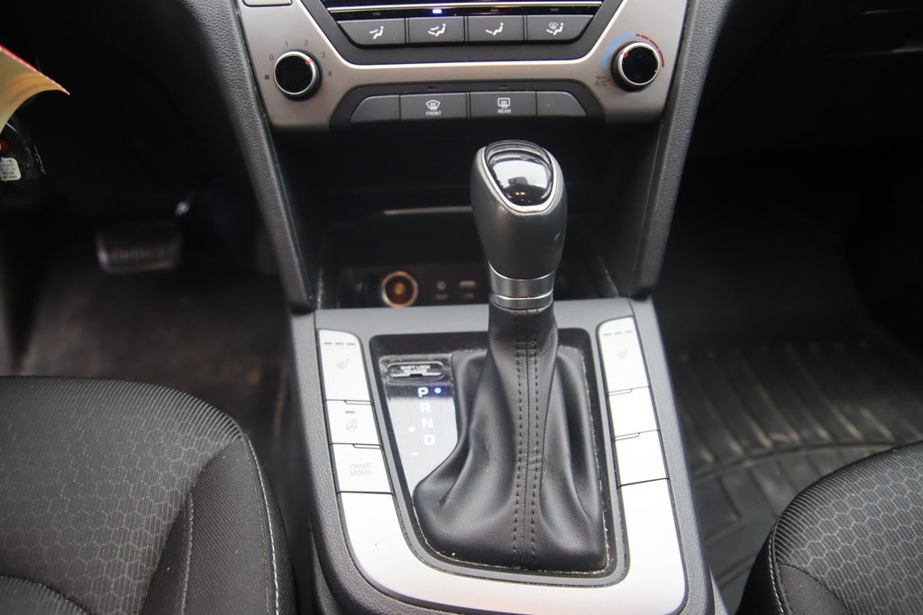 2018 Hyundai Elantra in Sept-Îles, Quebec - 13 - w1024h768px