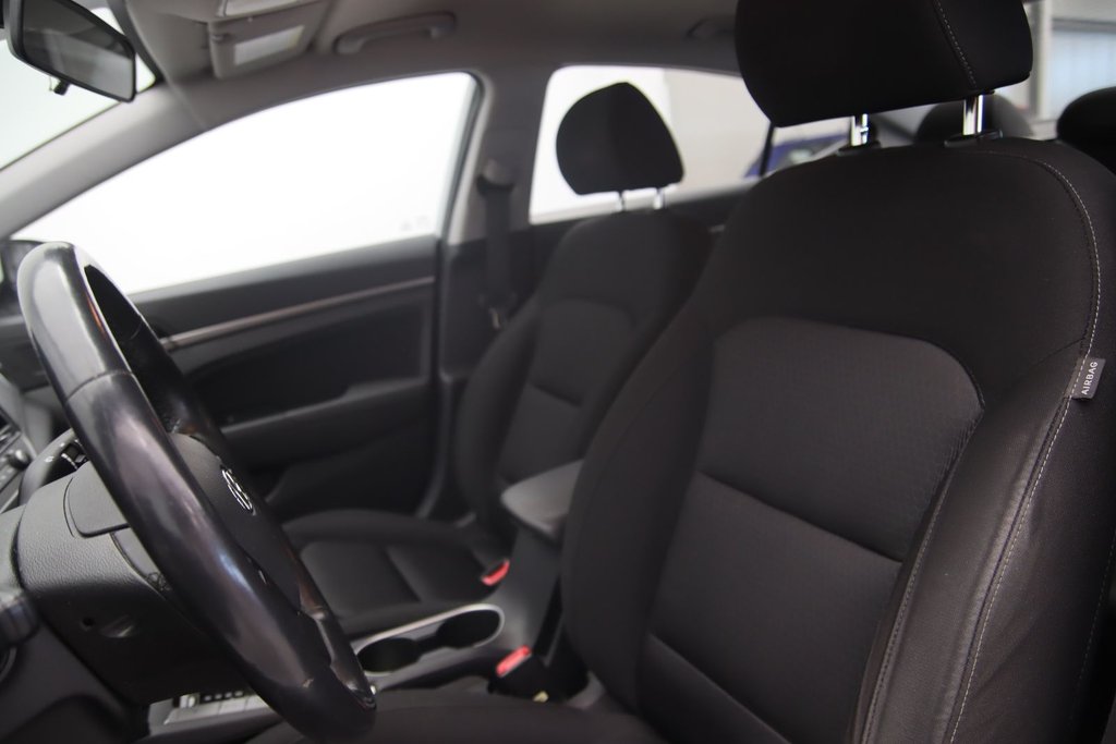 2018 Hyundai Elantra in Sept-Îles, Quebec - 7 - w1024h768px