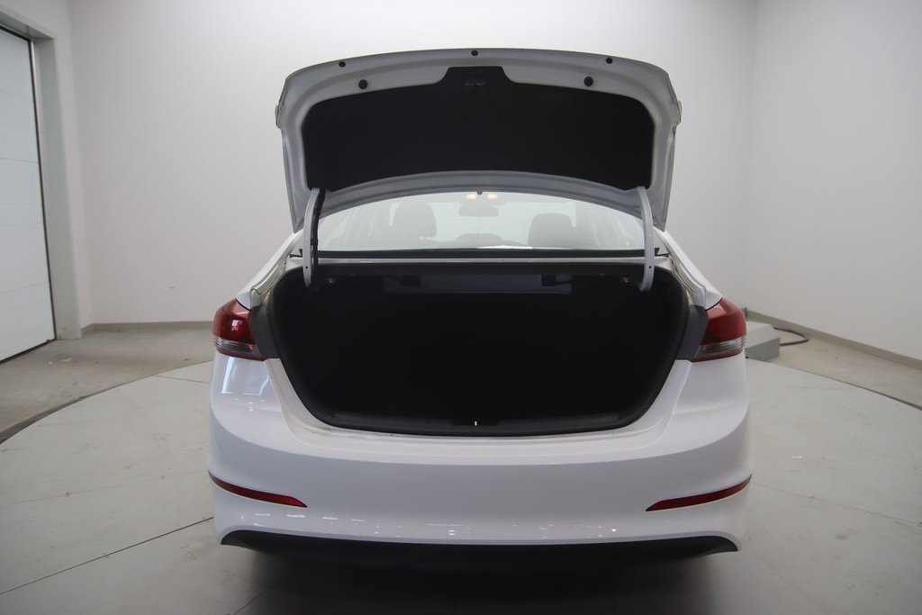 2018 Hyundai Elantra in Sept-Îles, Quebec - 17 - w1024h768px