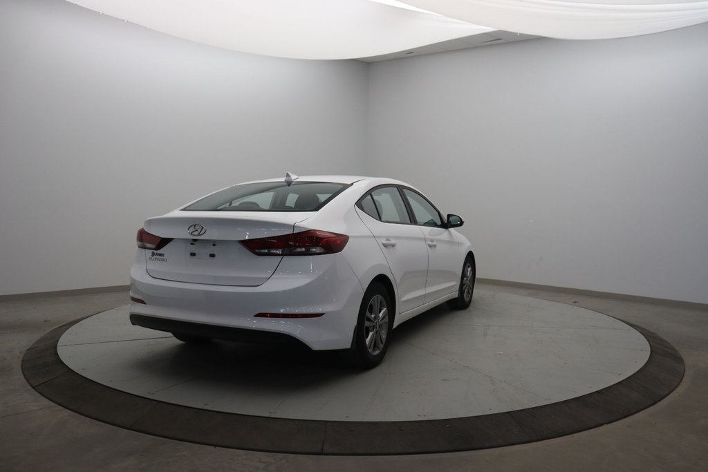 2018 Hyundai Elantra in Sept-Îles, Quebec - 4 - w1024h768px