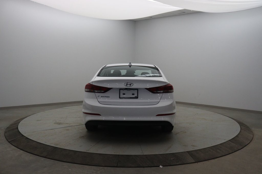 2018 Hyundai Elantra in Sept-Îles, Quebec - 5 - w1024h768px
