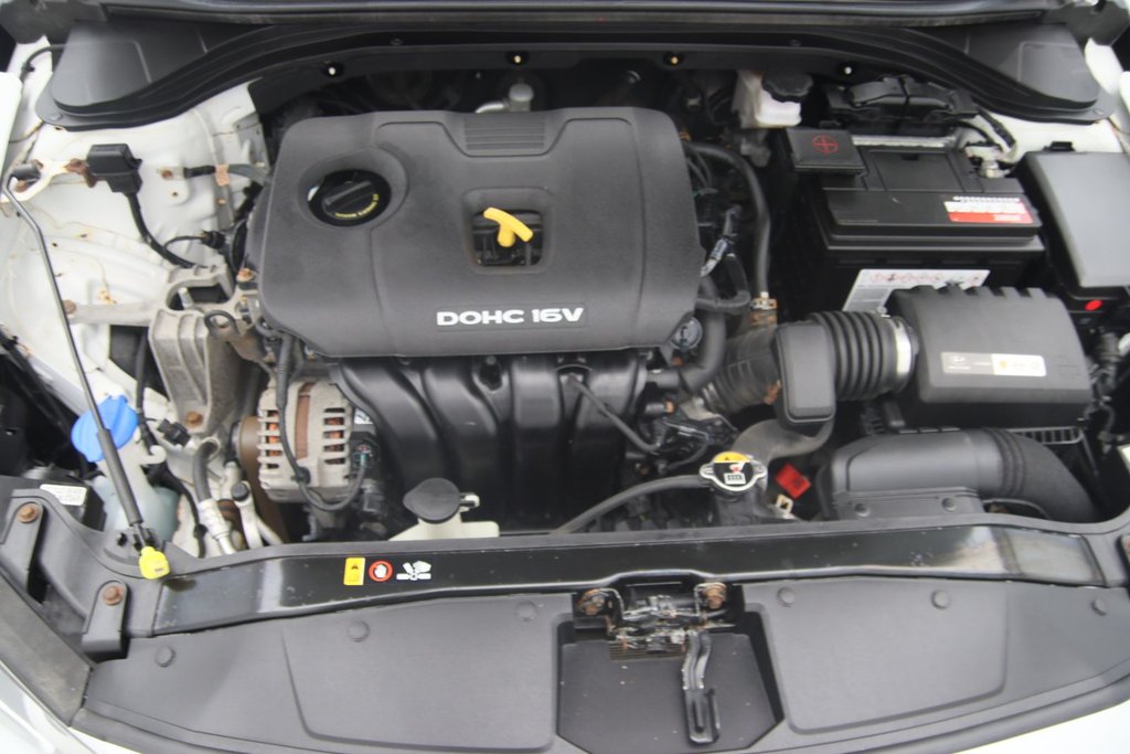 2018 Hyundai Elantra in Sept-Îles, Quebec - 16 - w1024h768px