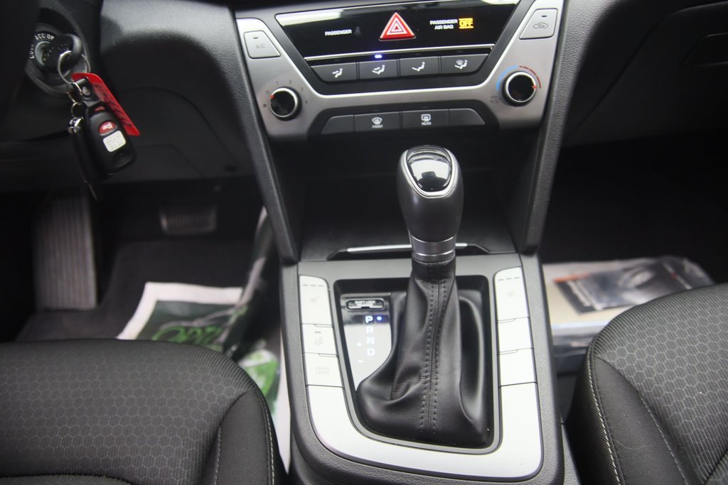 2018 Hyundai Elantra in Sept-Îles, Quebec - 13 - w1024h768px