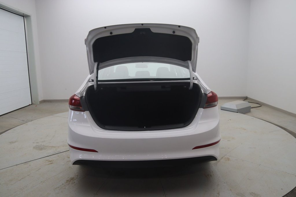 2018 Hyundai Elantra in Sept-Îles, Quebec - 17 - w1024h768px