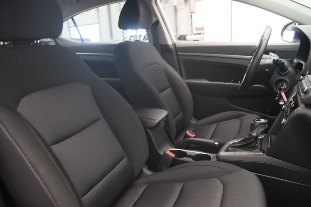 2018 Hyundai Elantra in Sept-Îles, Quebec - 15 - w1024h768px