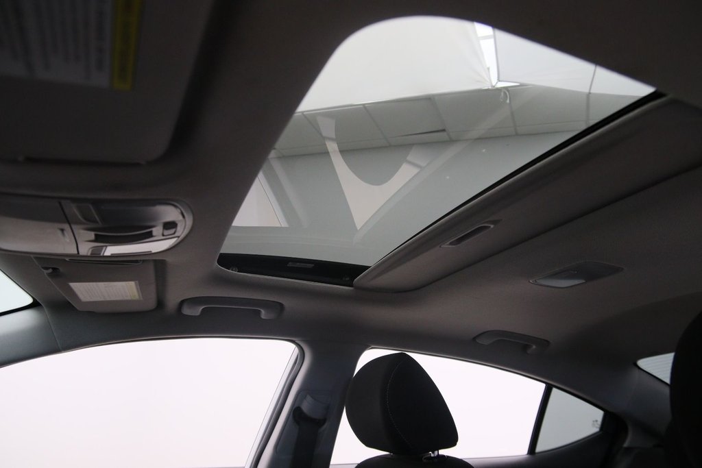 2018 Hyundai Elantra in Jonquière, Quebec - 8 - w1024h768px