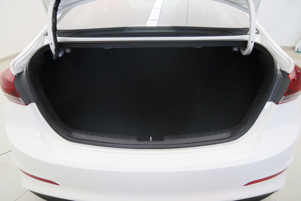 2018 Hyundai Elantra in Jonquière, Quebec - 17 - w1024h768px