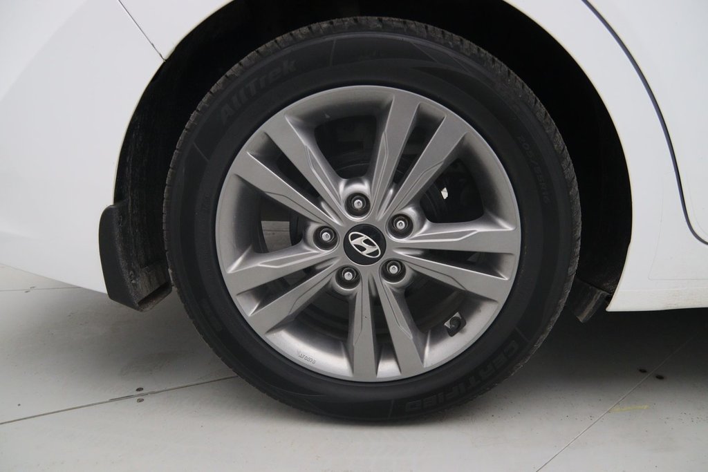 2018 Hyundai Elantra in Jonquière, Quebec - 18 - w1024h768px