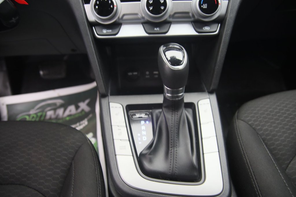 Hyundai Elantra  2019 à Sept-Îles, Québec - 13 - w1024h768px