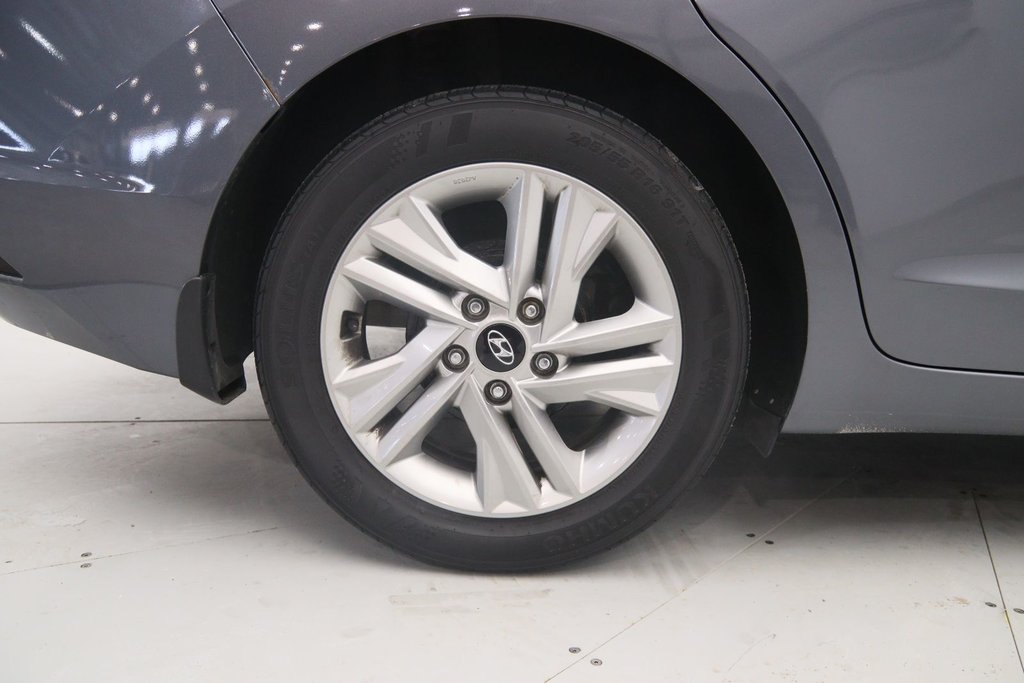 Hyundai Elantra  2020 à Jonquière, Québec - 6 - w1024h768px