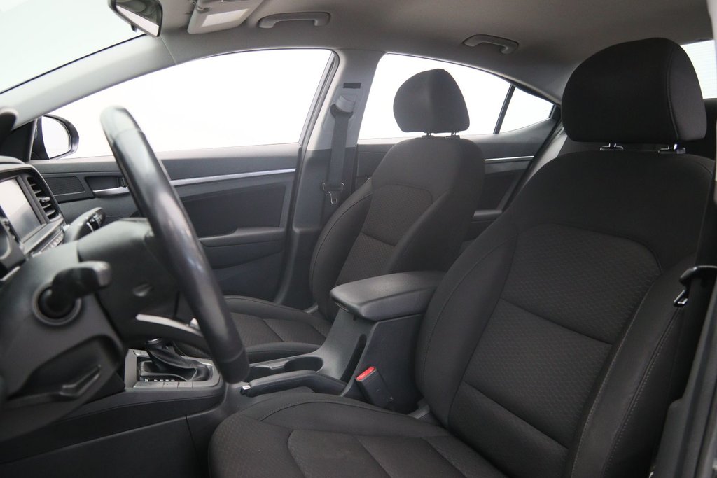 Hyundai Elantra  2020 à Jonquière, Québec - 7 - w1024h768px