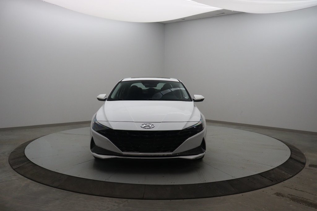 Hyundai Elantra  2022 à Baie-Comeau, Québec - 2 - w1024h768px