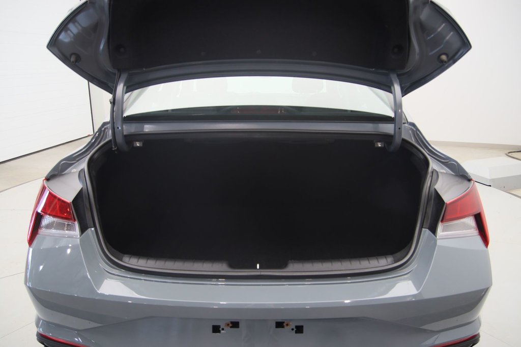 2023 Hyundai Elantra in Jonquière, Quebec - 17 - w1024h768px