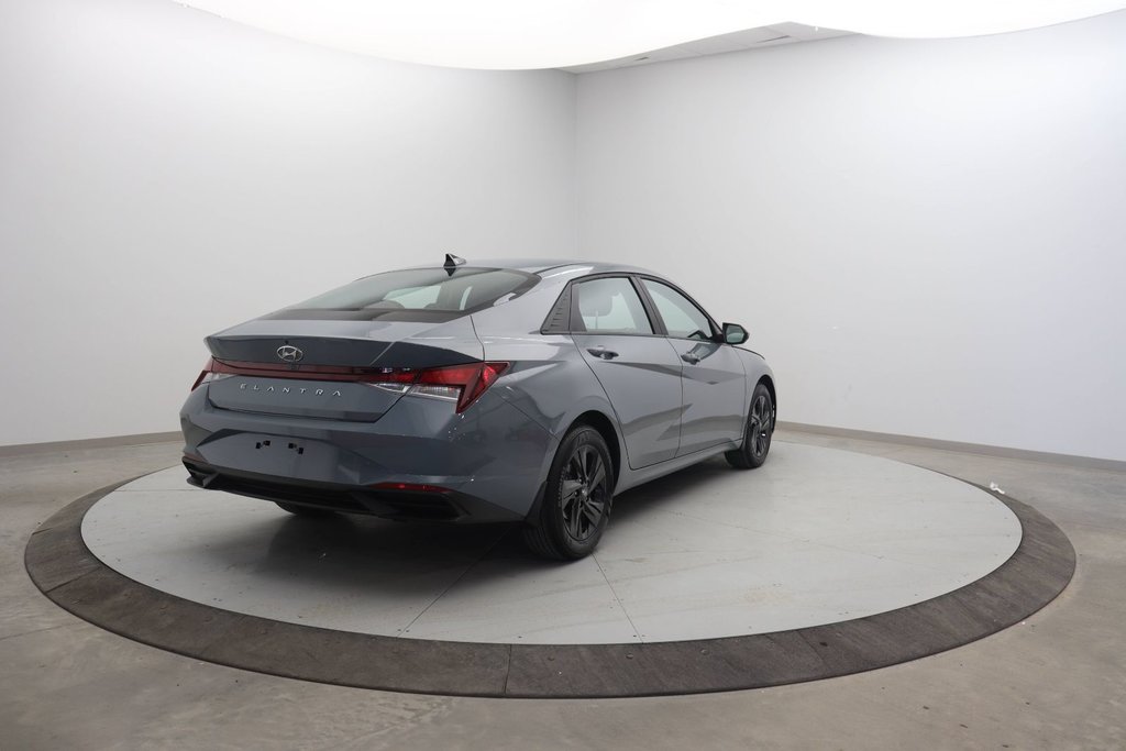 2023 Hyundai Elantra in Jonquière, Quebec - 4 - w1024h768px