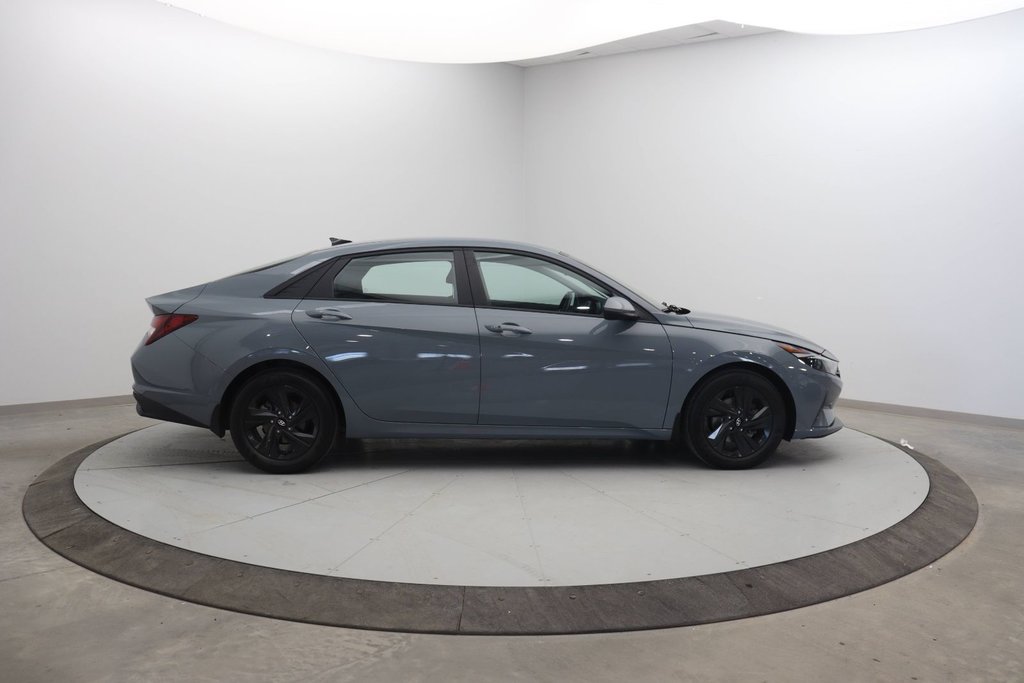2023 Hyundai Elantra in Jonquière, Quebec - 3 - w1024h768px