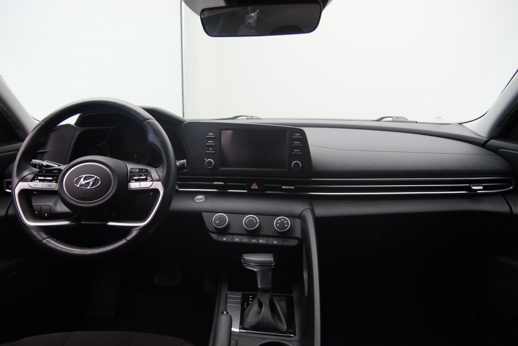 2023 Hyundai Elantra in Jonquière, Quebec - 10 - w1024h768px