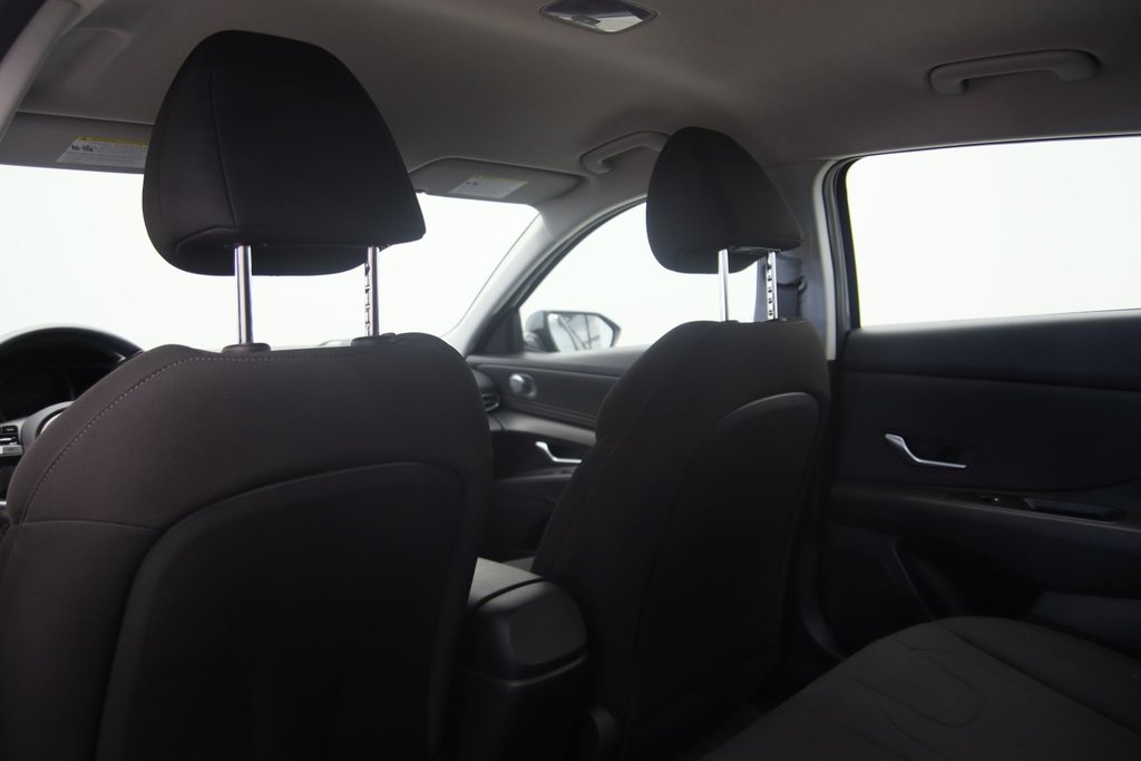 2023 Hyundai Elantra in Jonquière, Quebec - 8 - w1024h768px
