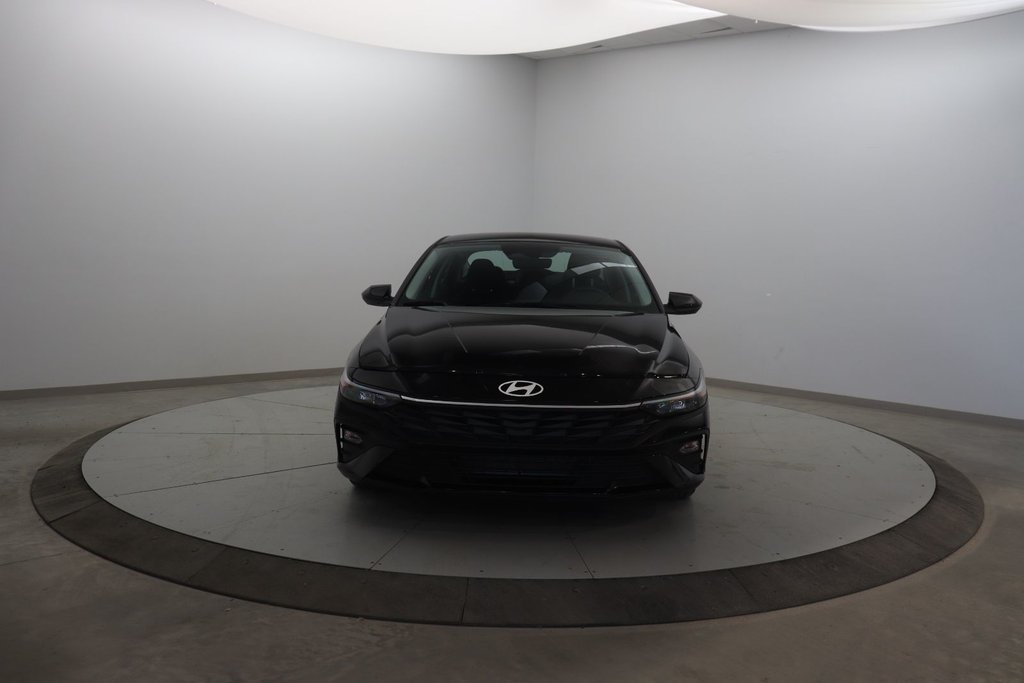 Hyundai Elantra Preferred 2024 à Jonquière, Québec - 2 - w1024h768px