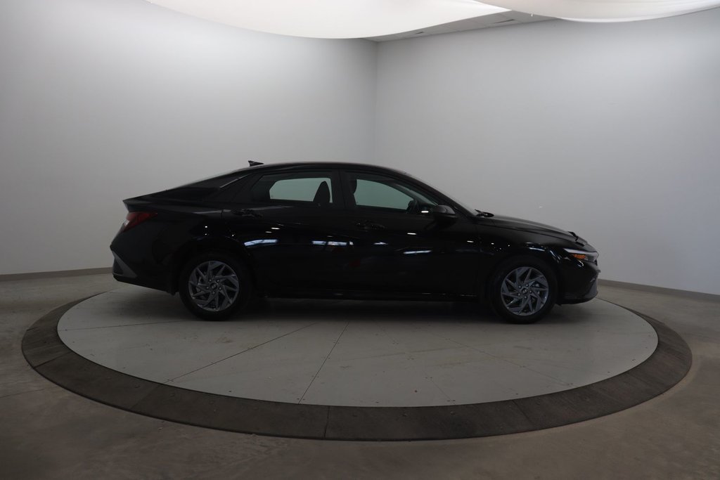 Hyundai Elantra Preferred 2024 à Jonquière, Québec - 3 - w1024h768px