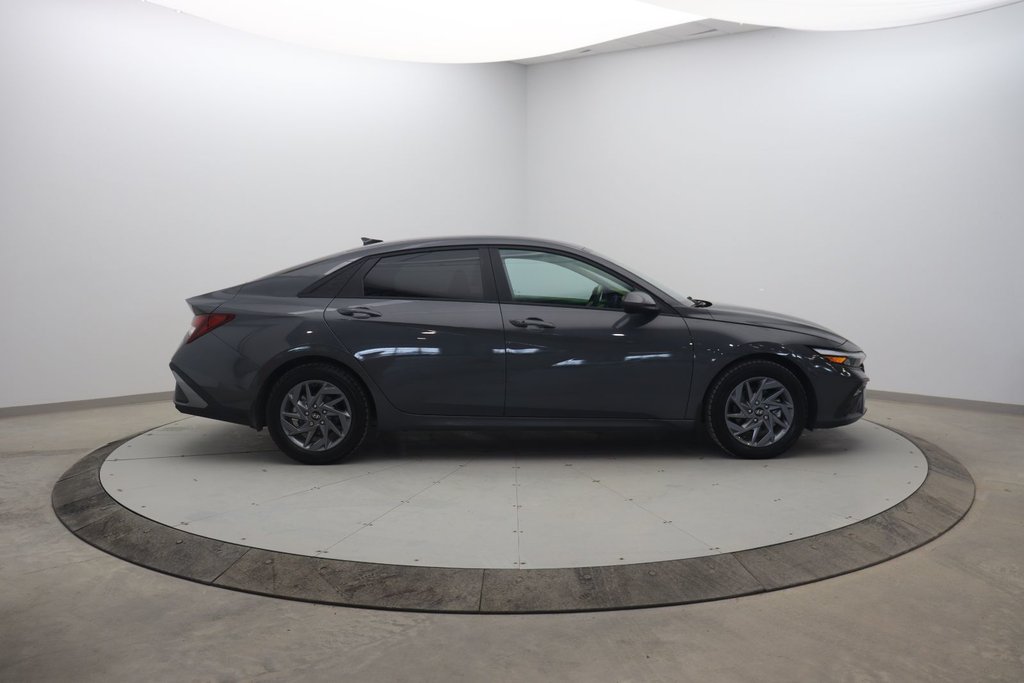 Hyundai Elantra Preferred 2024 à Chicoutimi, Québec - 3 - w1024h768px