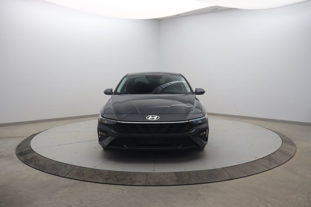 Hyundai Elantra Preferred 2024 à Chicoutimi, Québec - 2 - w1024h768px