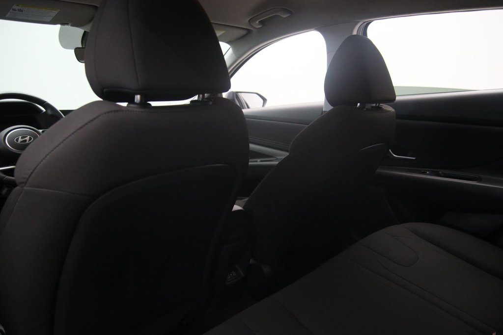 Hyundai Elantra Preferred 2024 à Chicoutimi, Québec - 9 - w1024h768px