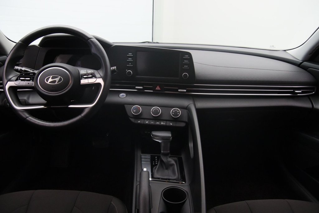 Hyundai Elantra Preferred 2024 à Chicoutimi, Québec - 10 - w1024h768px