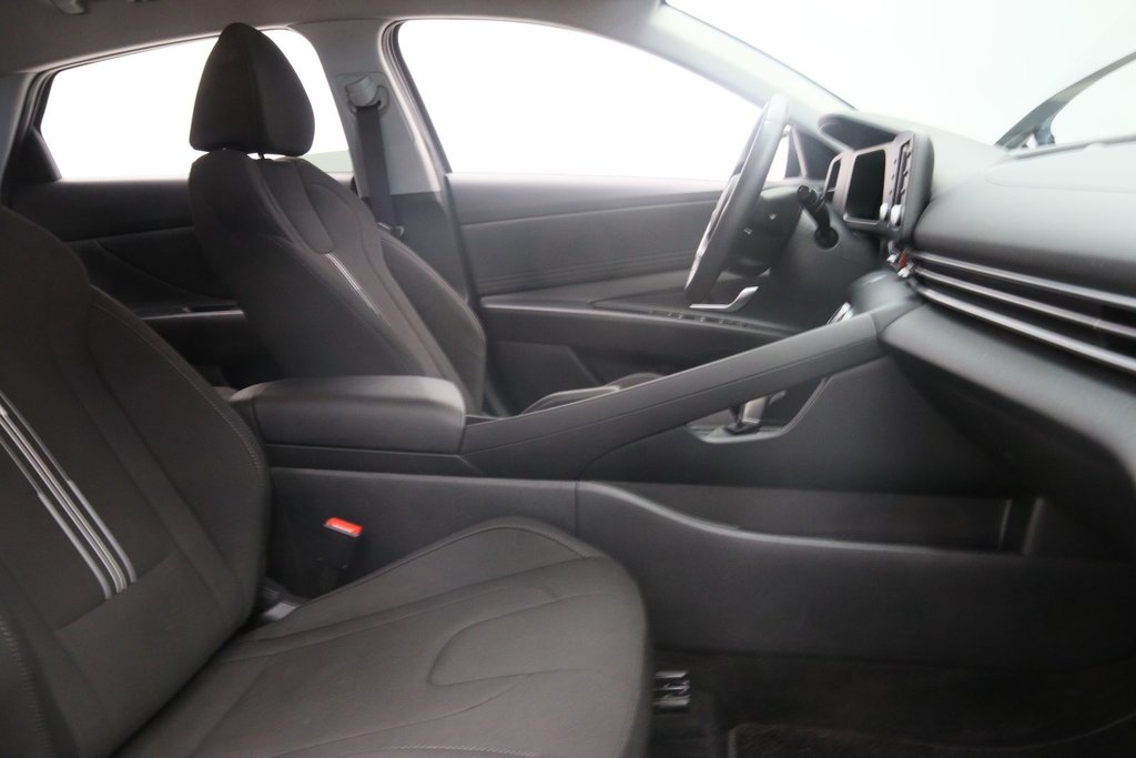 Hyundai Elantra Preferred 2024 à Chicoutimi, Québec - 16 - w1024h768px