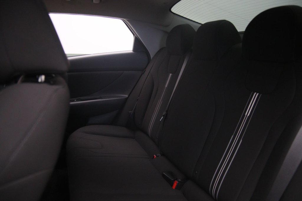 Hyundai Elantra Preferred 2024 à Chicoutimi, Québec - 8 - w1024h768px