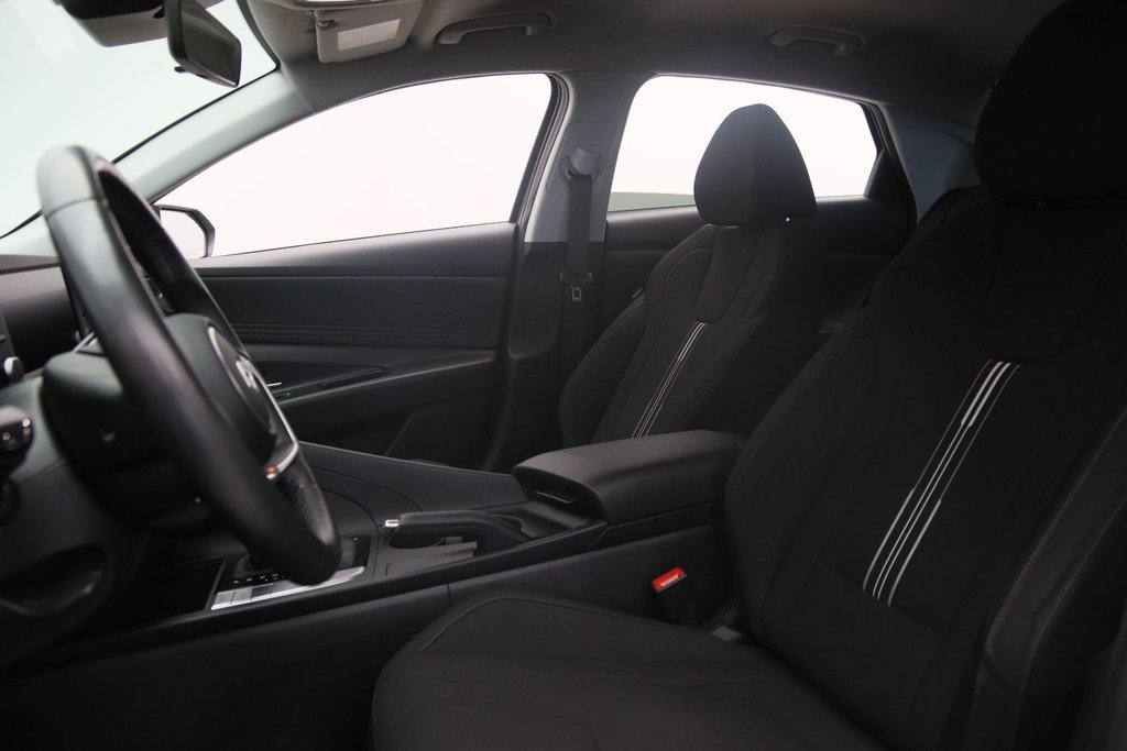 Hyundai Elantra Preferred 2024 à Chicoutimi, Québec - 6 - w1024h768px