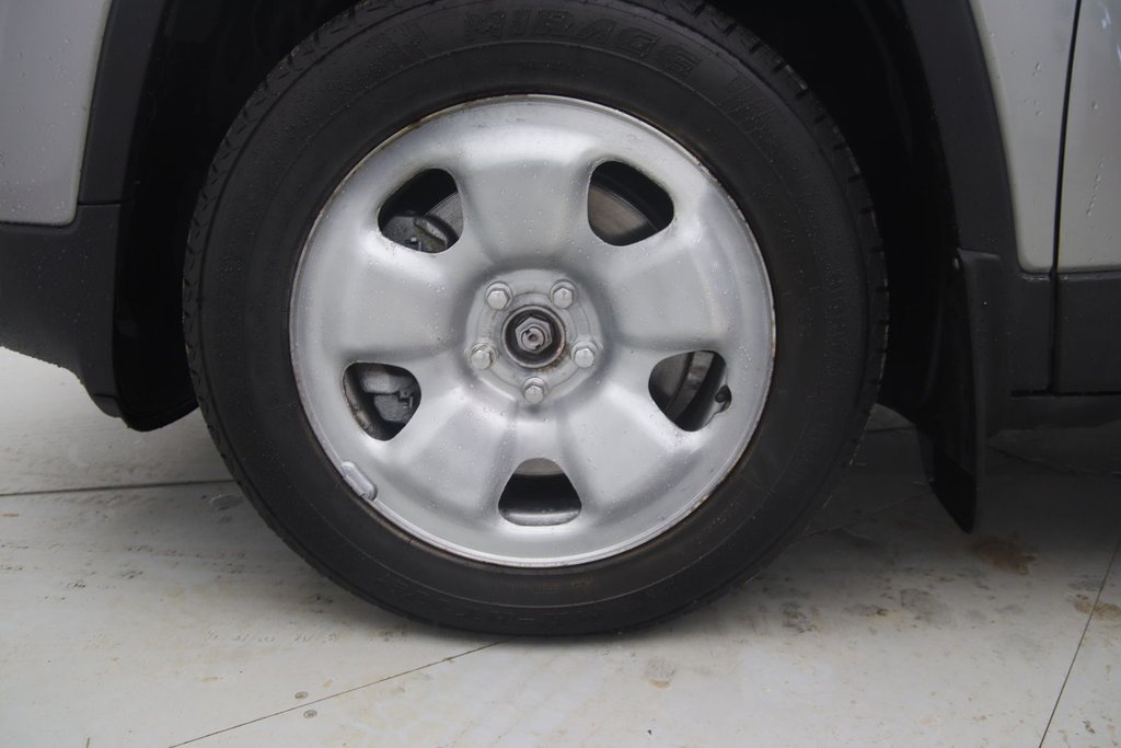 2015 Jeep Cherokee in Sept-Îles, Quebec - 17 - w1024h768px