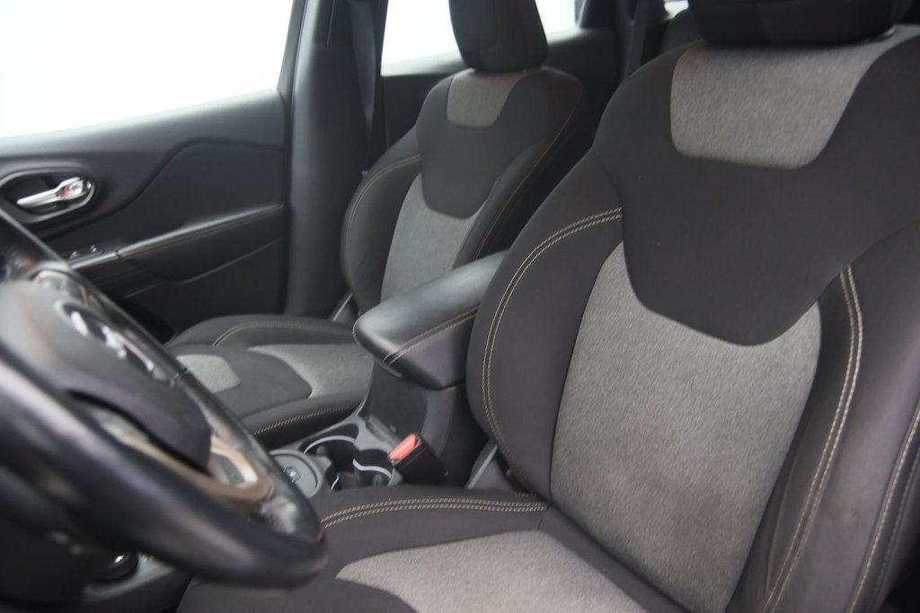 2015 Jeep Cherokee in Sept-Îles, Quebec - 7 - w1024h768px