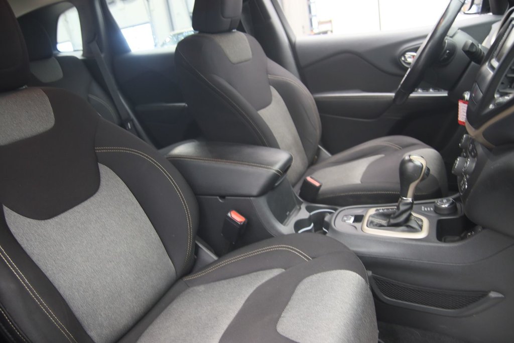 2015 Jeep Cherokee in Sept-Îles, Quebec - 15 - w1024h768px