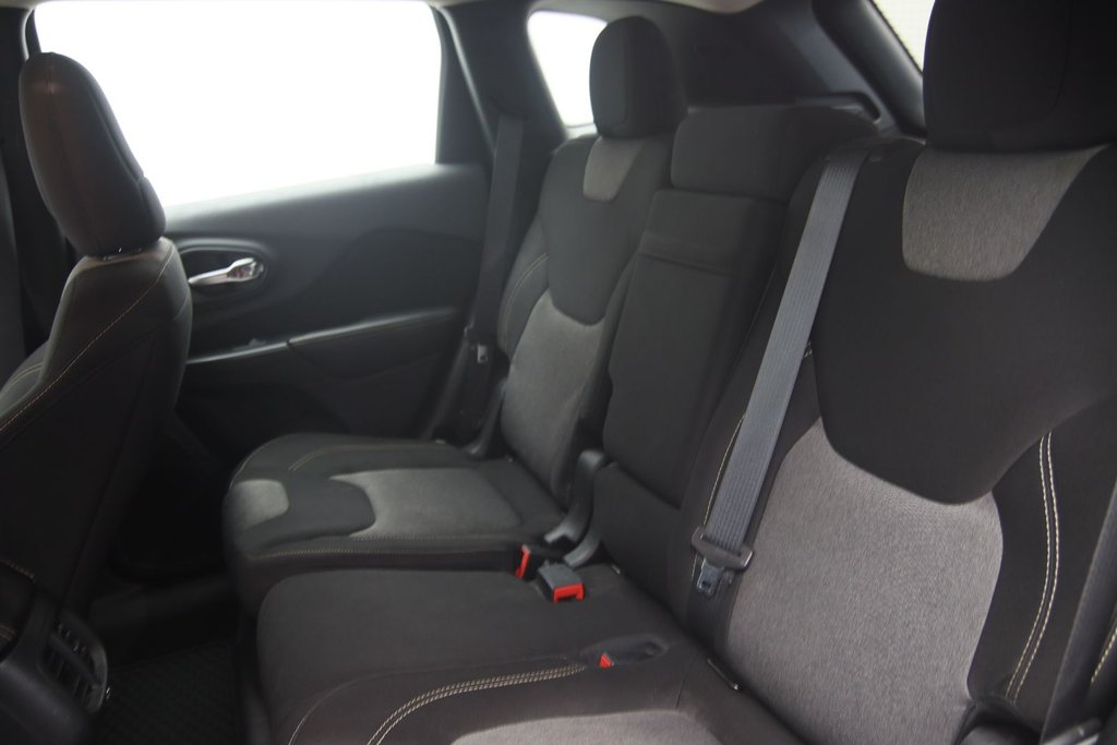 2015 Jeep Cherokee in Sept-Îles, Quebec - 9 - w1024h768px