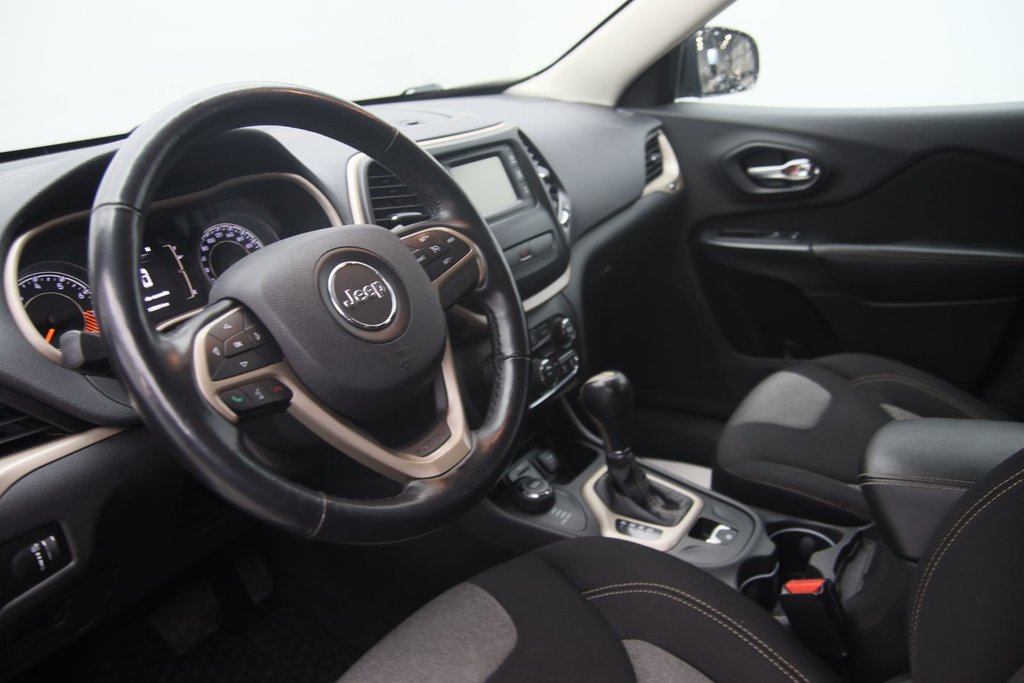 2015 Jeep Cherokee in Sept-Îles, Quebec - 6 - w1024h768px