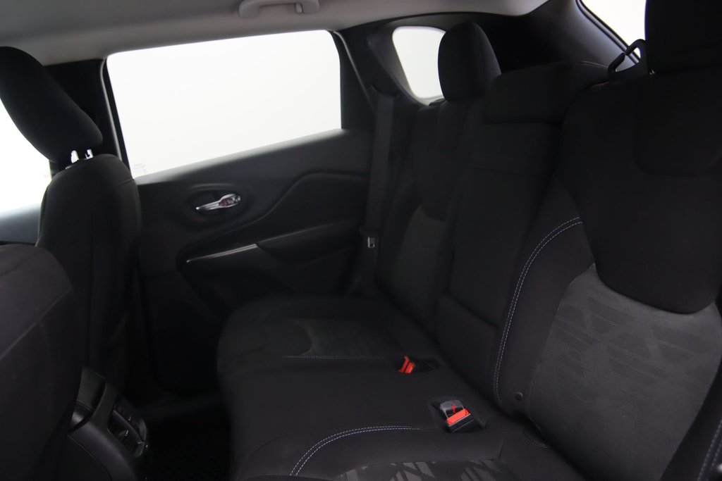 2019 Jeep Cherokee in Jonquière, Quebec - 9 - w1024h768px