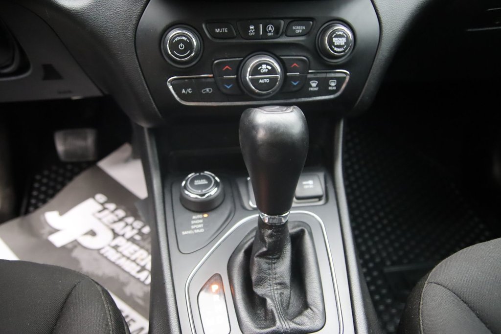 2019 Jeep Cherokee in Jonquière, Quebec - 13 - w1024h768px