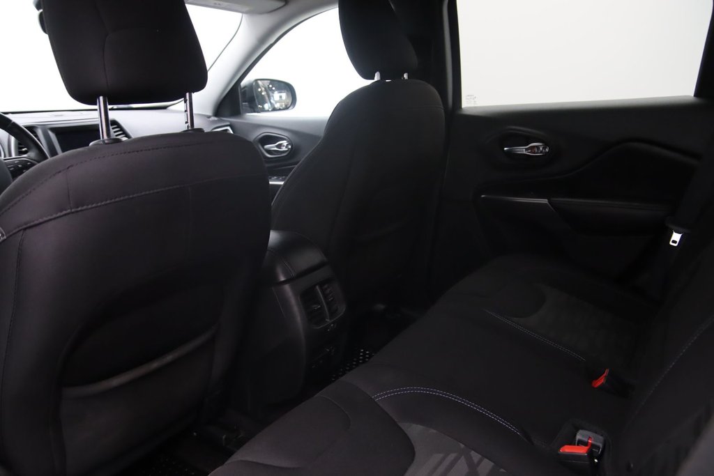 2019 Jeep Cherokee in Jonquière, Quebec - 8 - w1024h768px