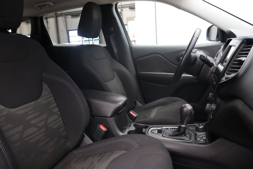 2019 Jeep Cherokee in Jonquière, Quebec - 15 - w1024h768px