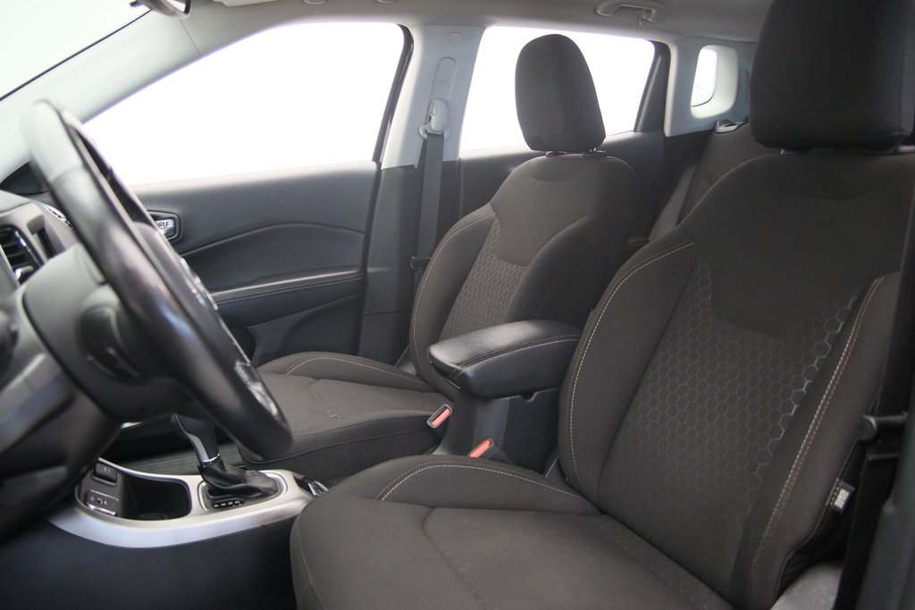 2020 Jeep Compass in Sept-Îles, Quebec - 6 - w1024h768px