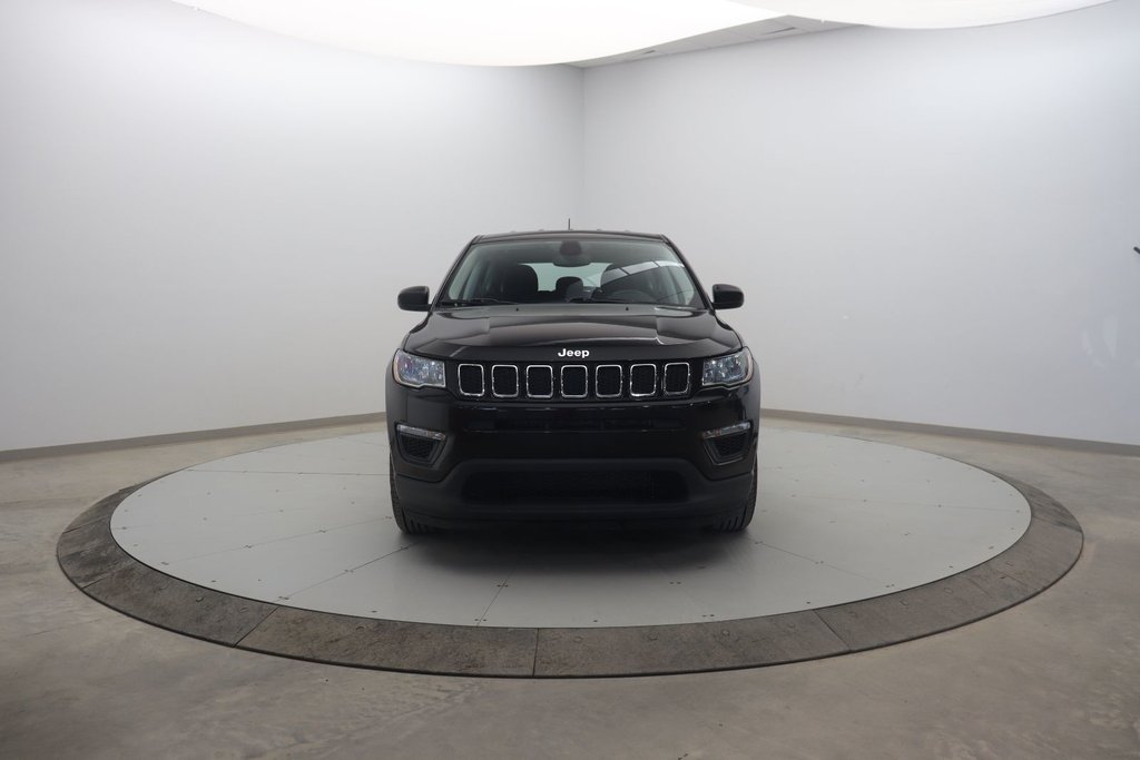 2020 Jeep Compass in Sept-Îles, Quebec - 2 - w1024h768px