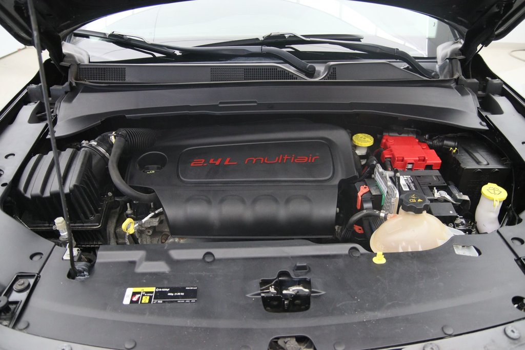2020 Jeep Compass in Sept-Îles, Quebec - 16 - w1024h768px