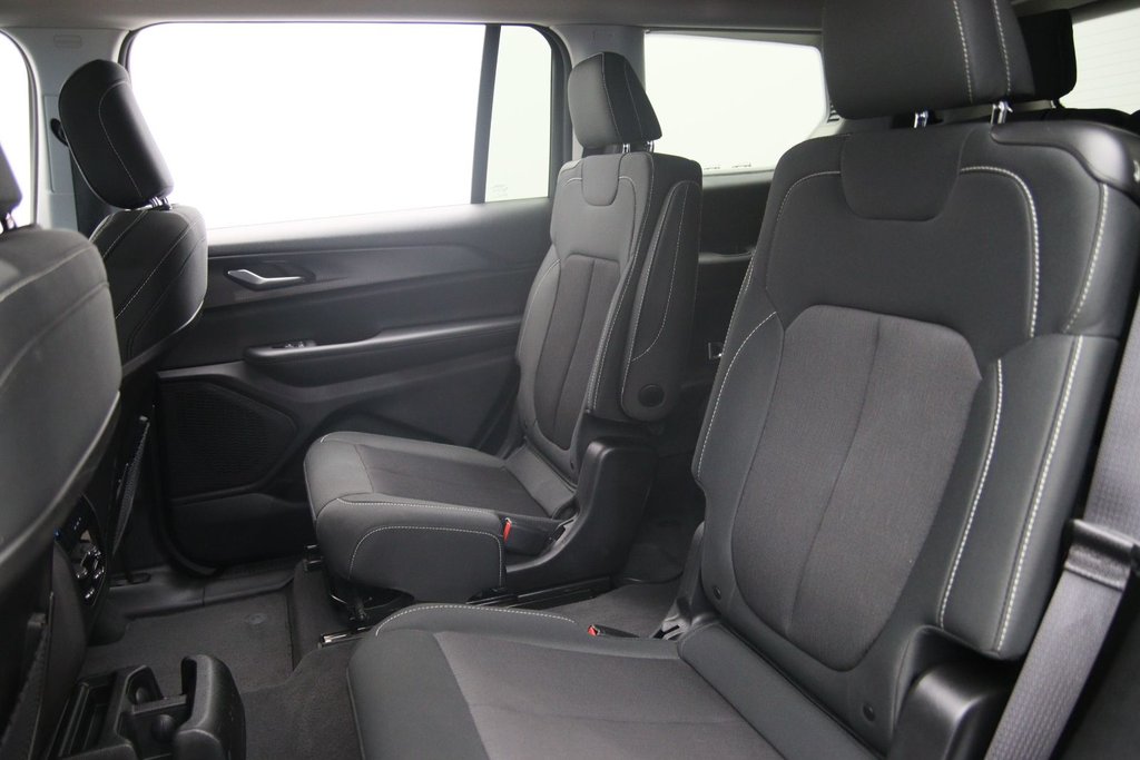 2023 Jeep Grand Cherokee L in Sept-Îles, Quebec - 8 - w1024h768px