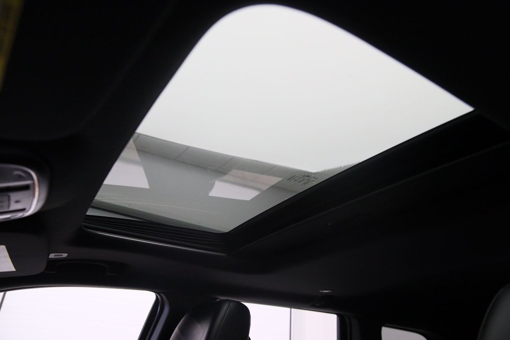 2017 Jeep Grand Cherokee in Jonquière, Quebec - 8 - w1024h768px